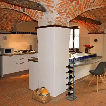 Sleeps 12 Pool Wifi Riforano